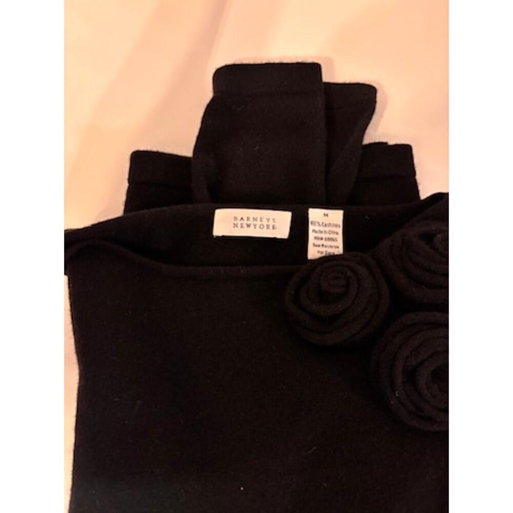 Barneys New York Cashmere Sweater Womens M Black 3D Rose Rosette 100% Cashmere - Picture 9 of 10